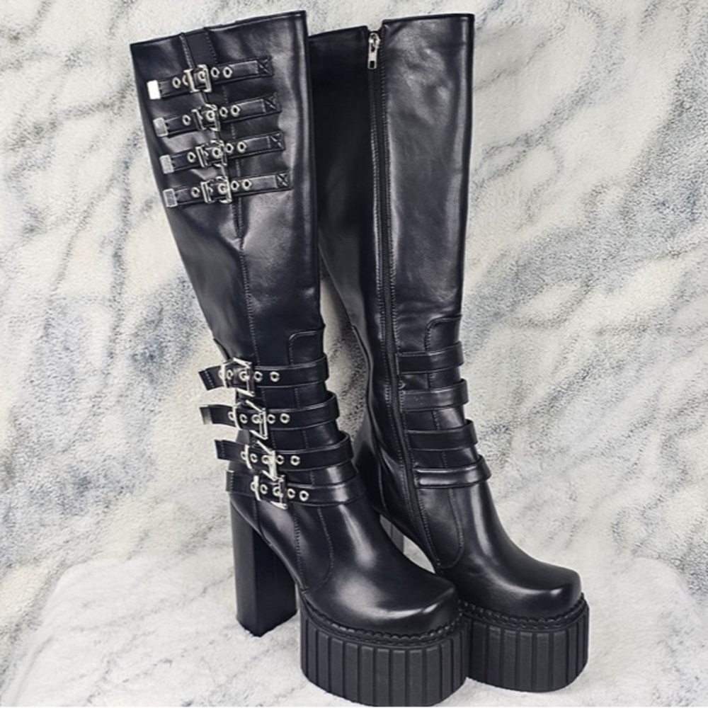 Lamo Black Heeled Boots with Chunky Platform